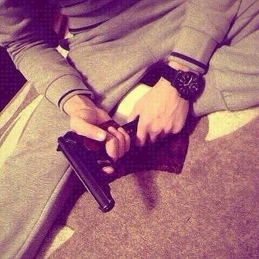 Девушка в хиджабе с парнем