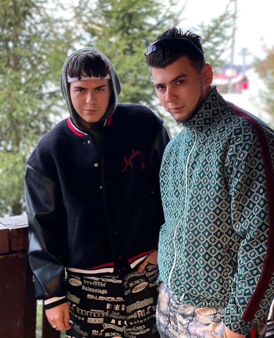 Два мальчика на улице