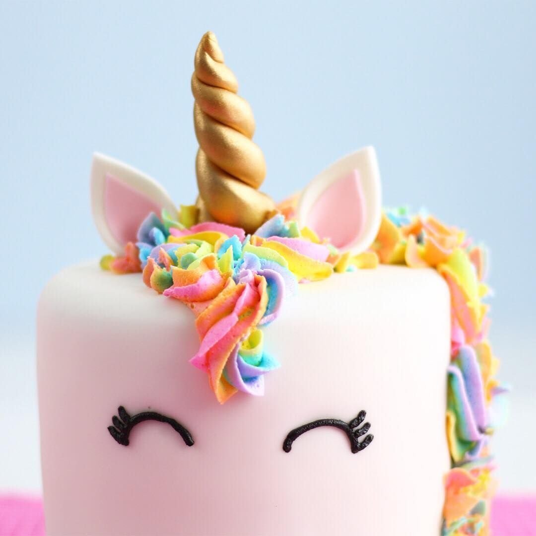 Торт с единорогом и радугой