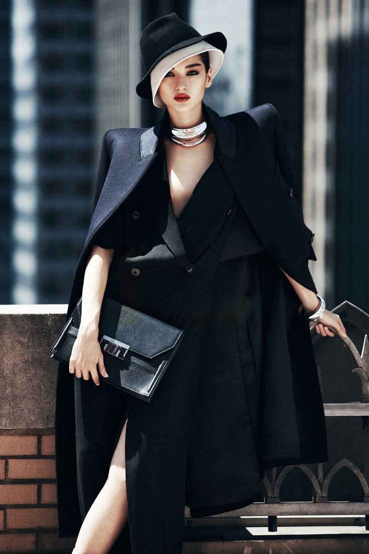 Стильная девушка в шляпе