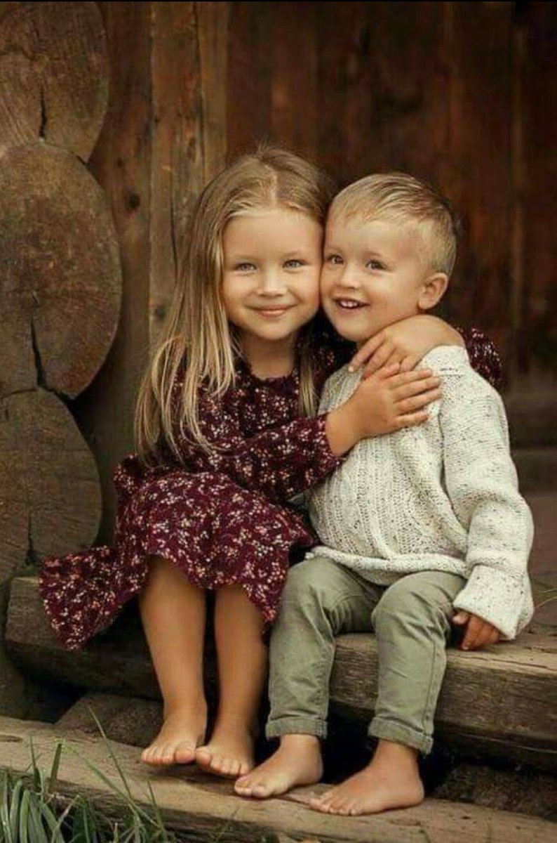 Дети пальчик и девочка