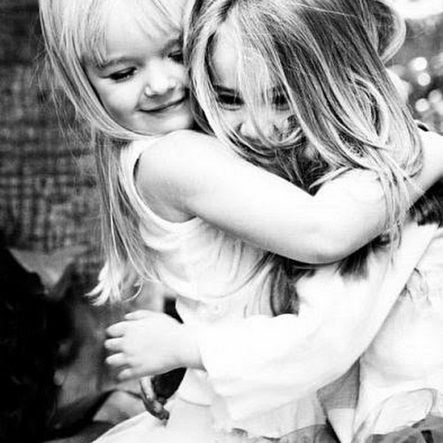 Обнимашки подружки