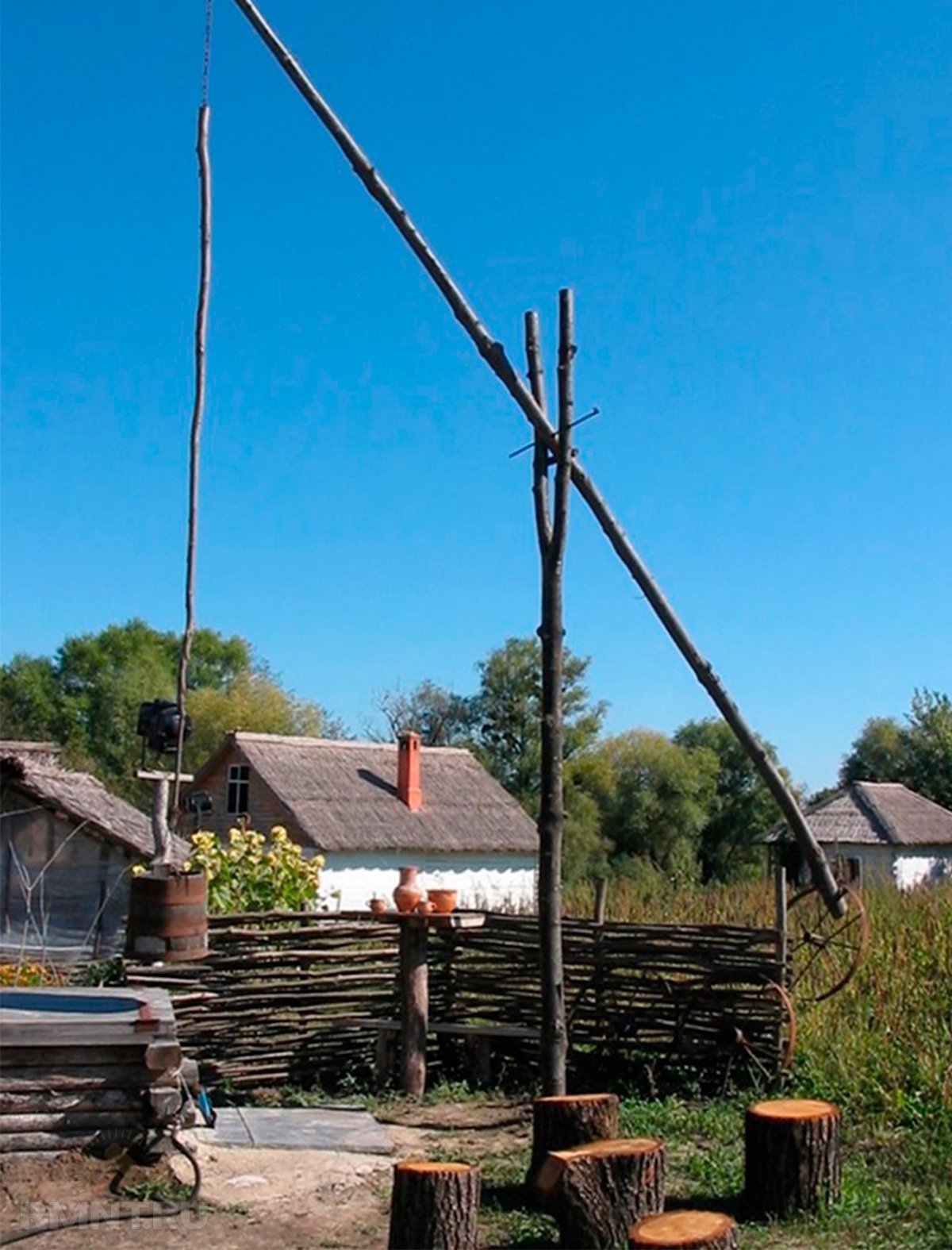 Колодец в деревне журавль