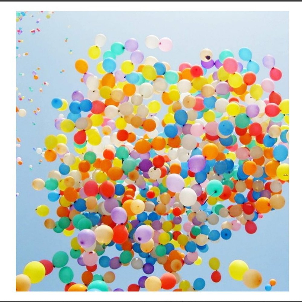 Праздничные шары на прозрачном фоне