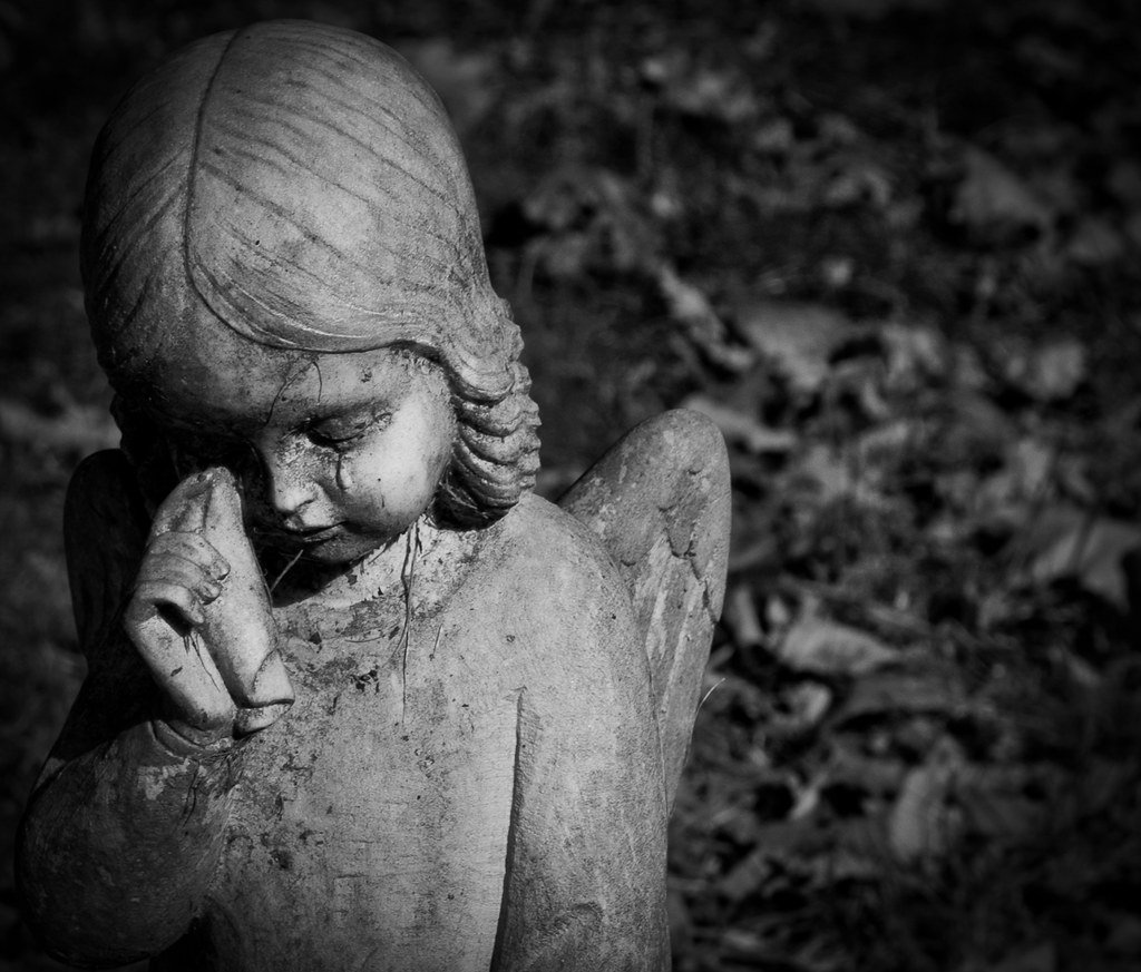 Плачущий ангел девушка