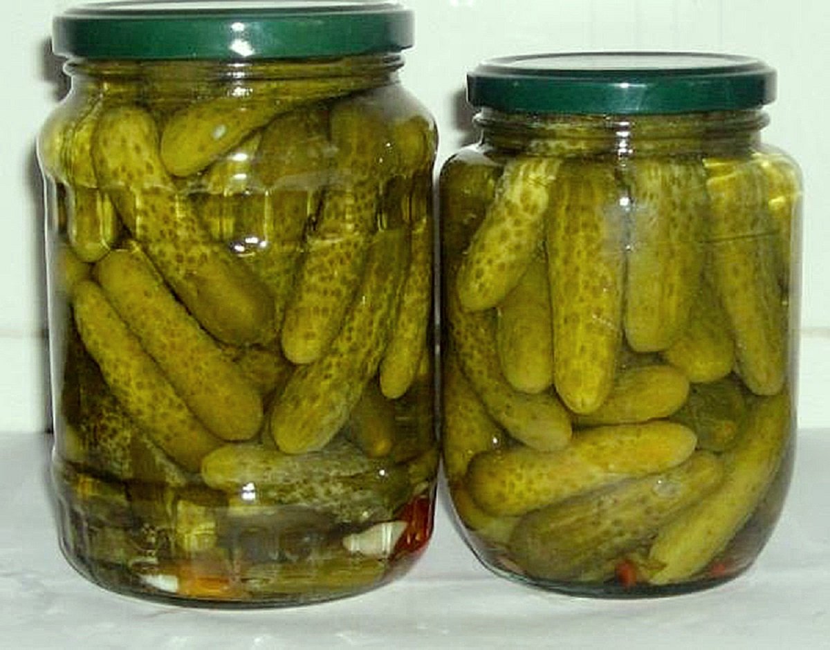 Банки с огурцами