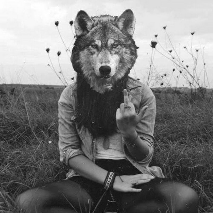 Девушка с головой животного