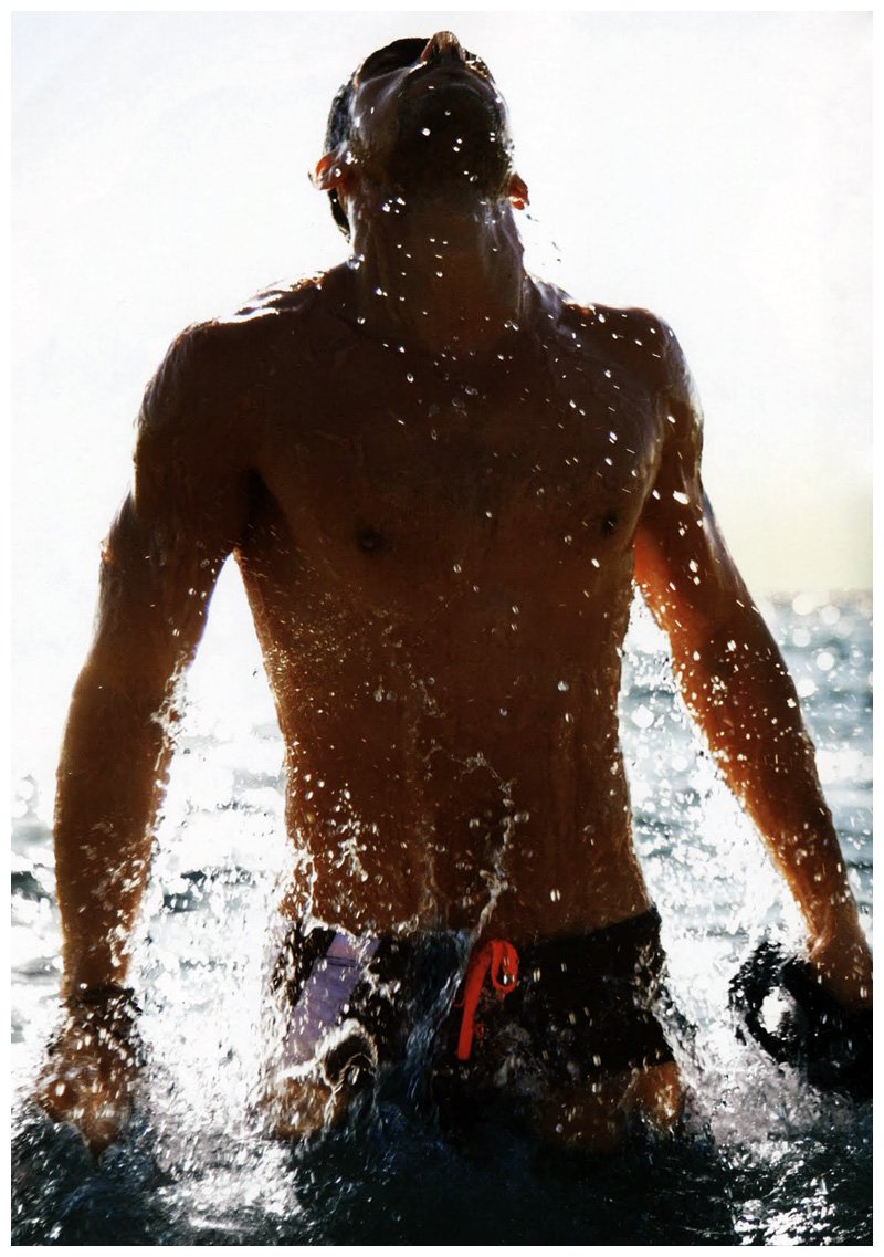 Мужская фотосессия в воде