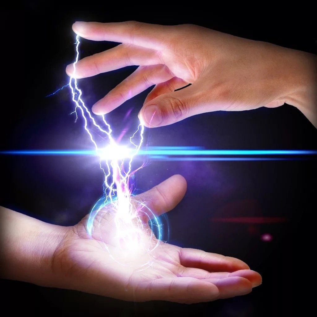 Электрический шар в руках