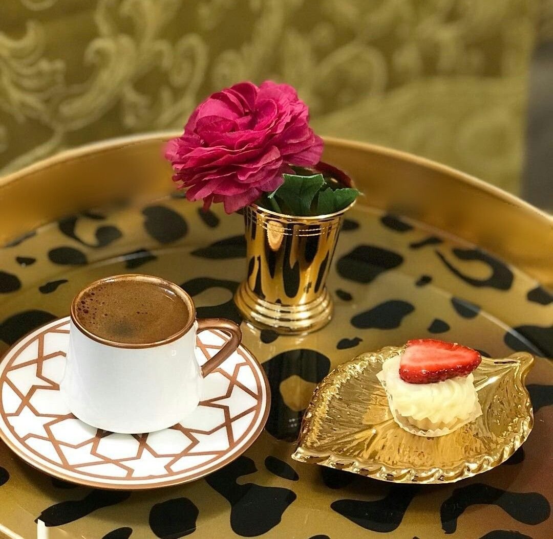 Кофе в изящной чашечке