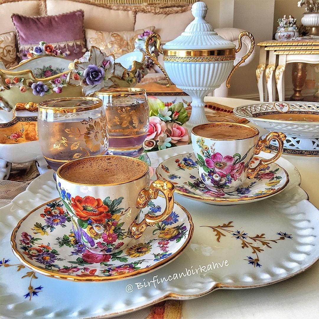 Чай в красивой посуде