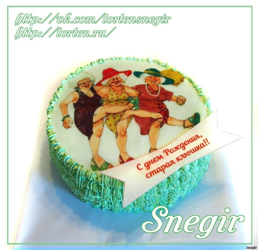 Бабушка прикуривает от торта 100 лет