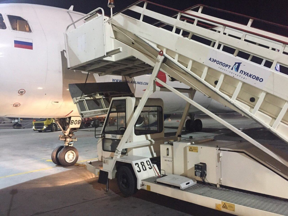 Дэн Билзериан в самолете