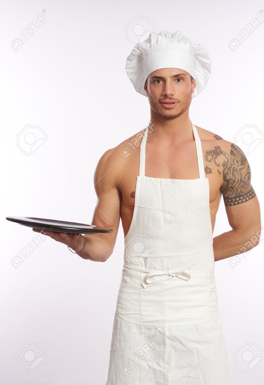 Мужчины в фартуках