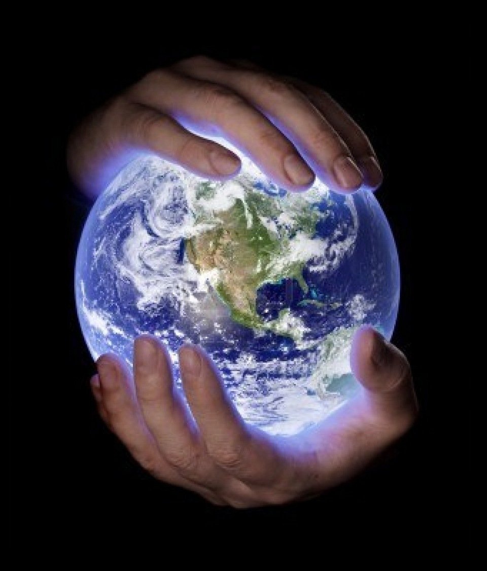 Планета земля в руках