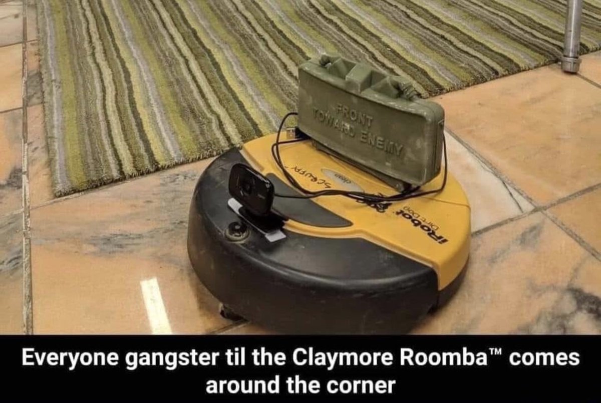 Робот пылесос с пистолетом