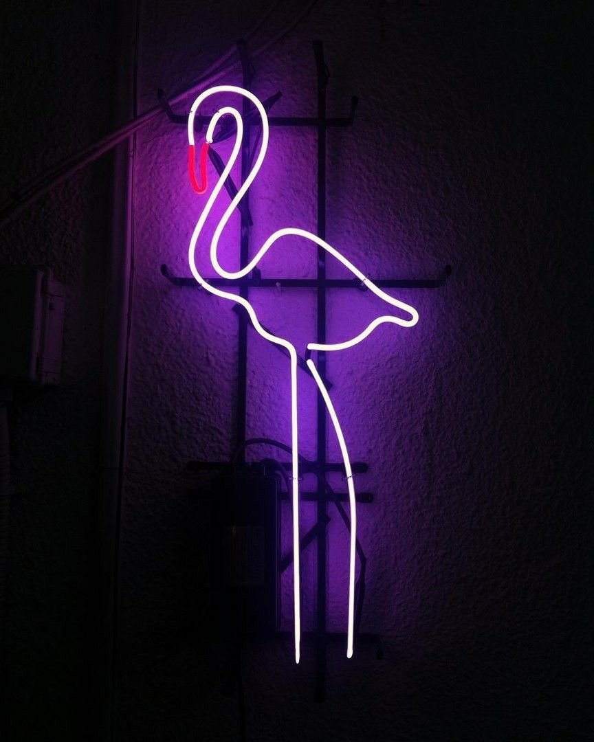 Сиреневый неон