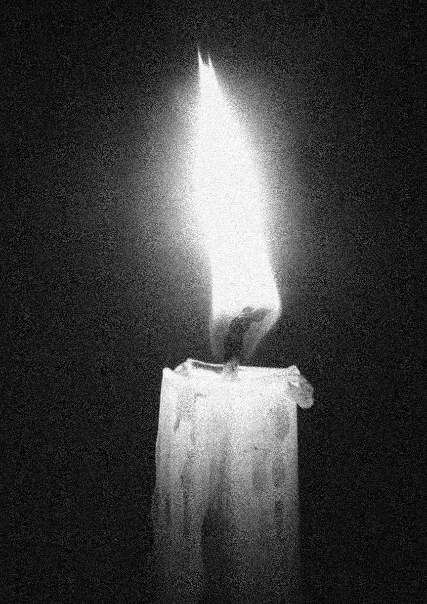 Свеча черно белая