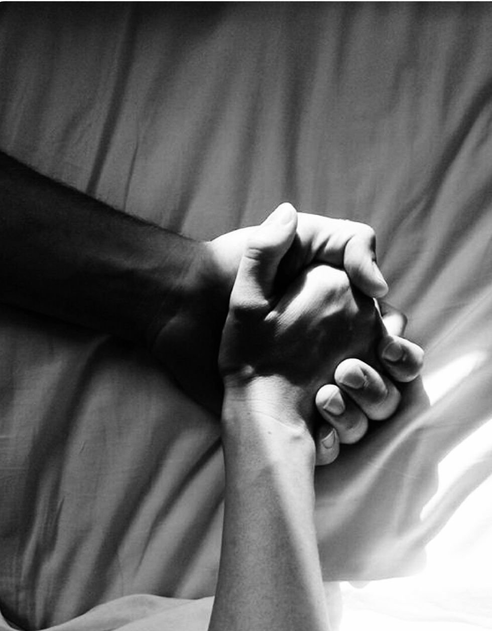 Руки влюбленных