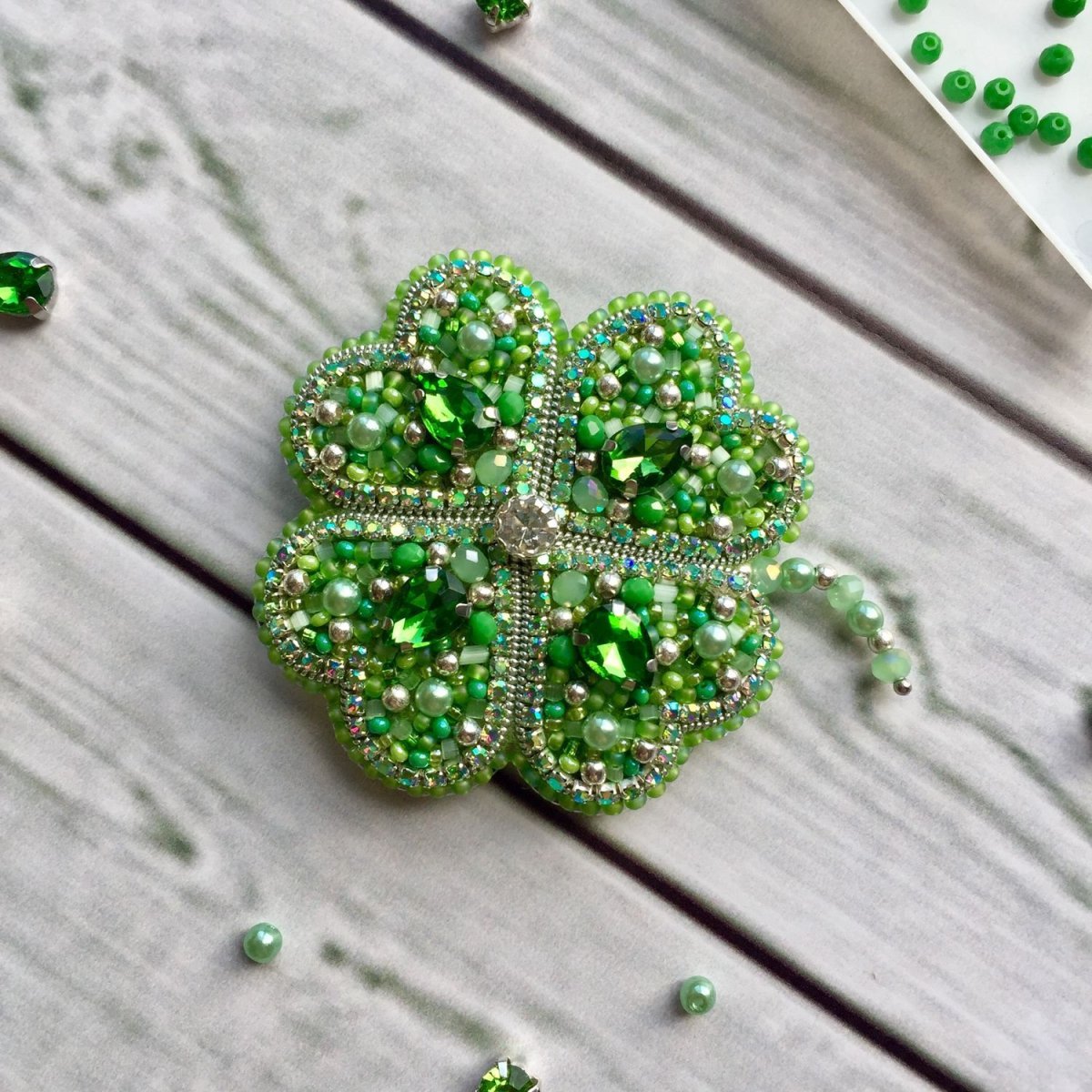 Клевер четырехлистный орнамент