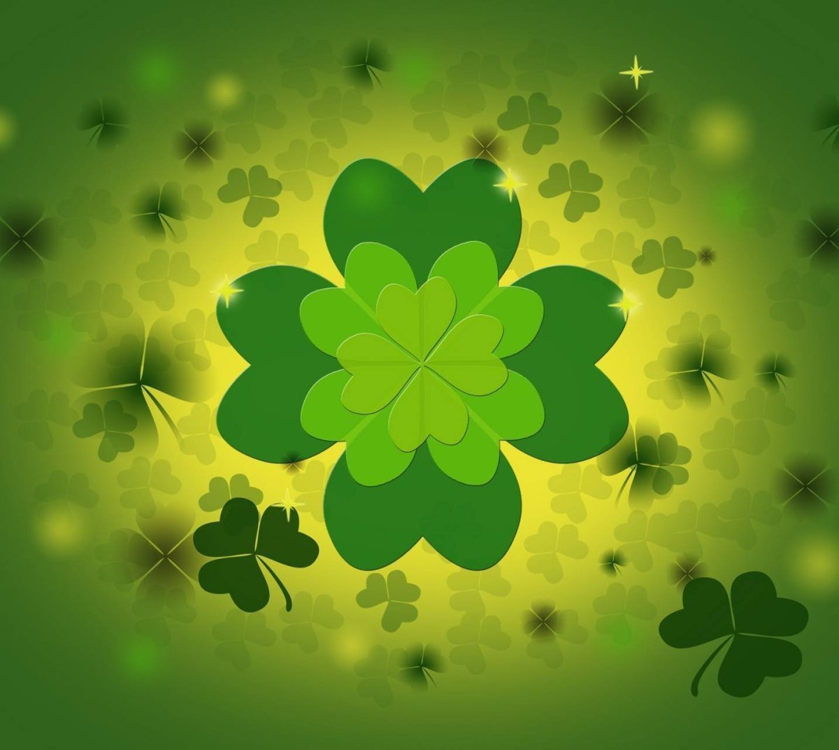 Клевер четырехлистный цветет