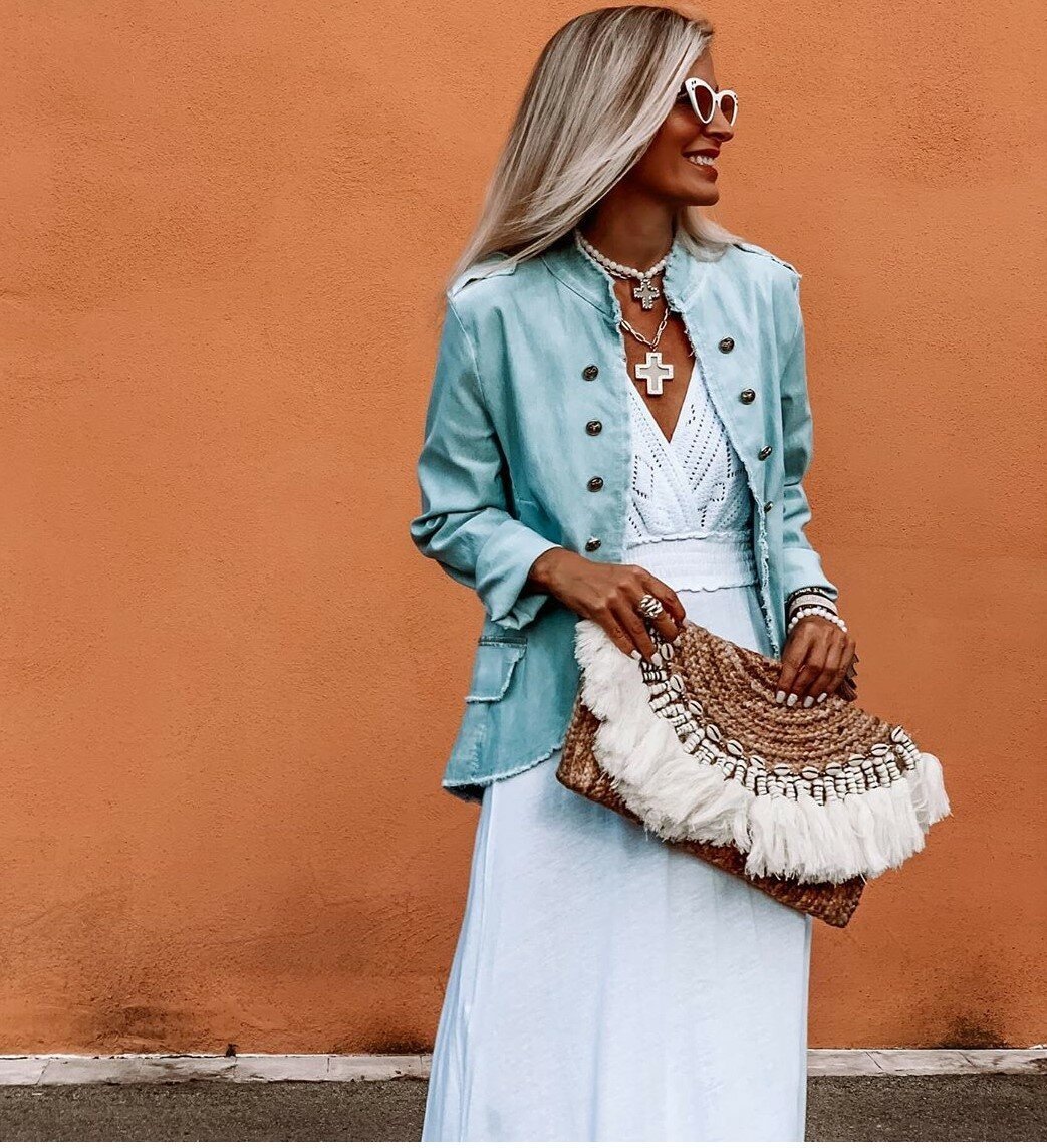 Образ в бежевых тонах элегантный