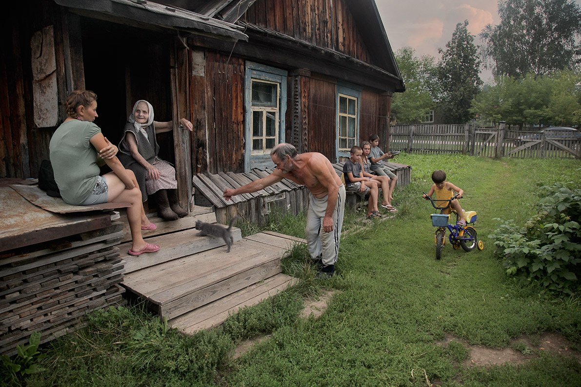 Необычная фотосессия для девушки летом