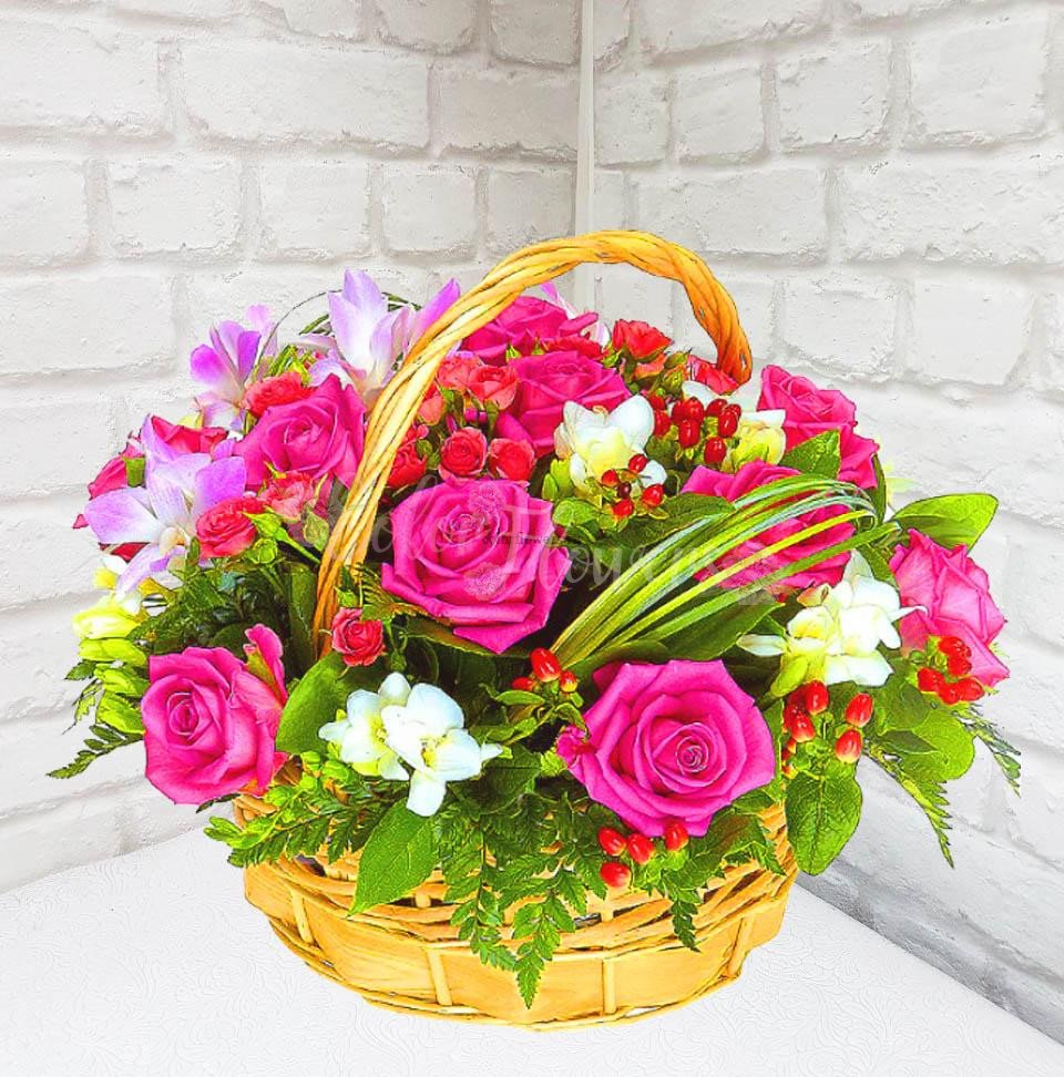 Цветы в корзинке