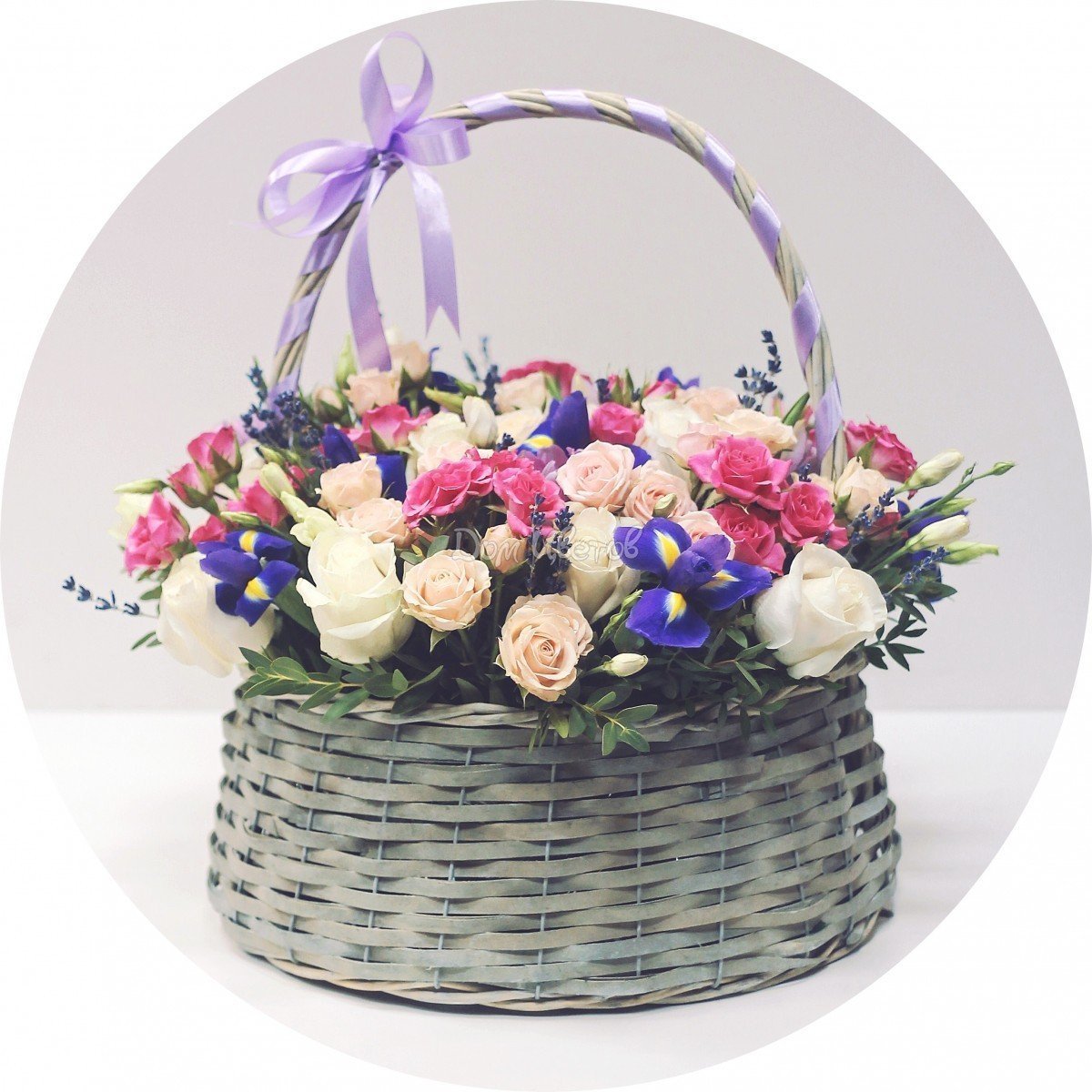 Красивая корзина цветов
