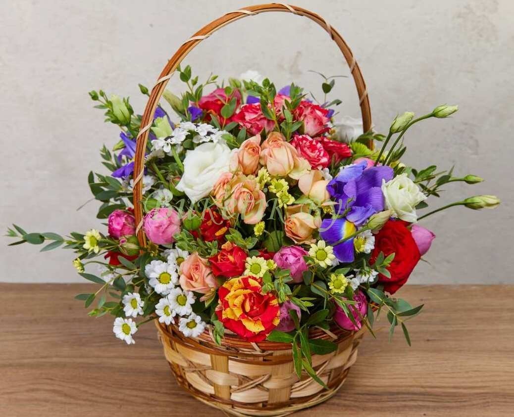 Цветы в корзинке