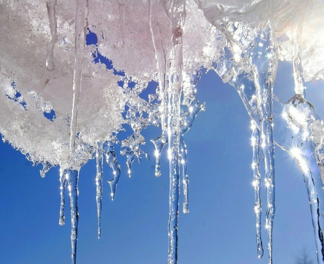 Снег и сосульки