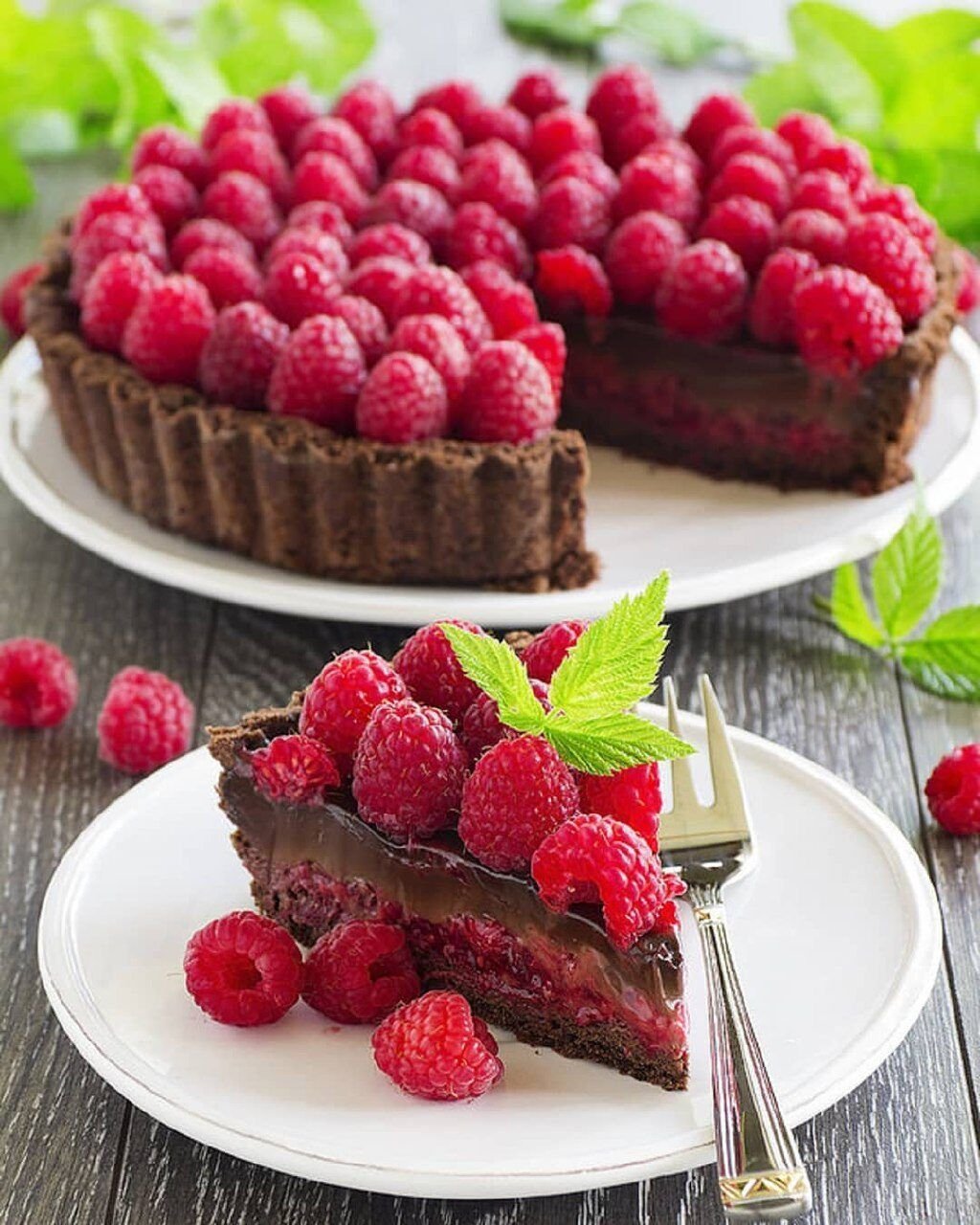 Шоколадный тарт с малиной