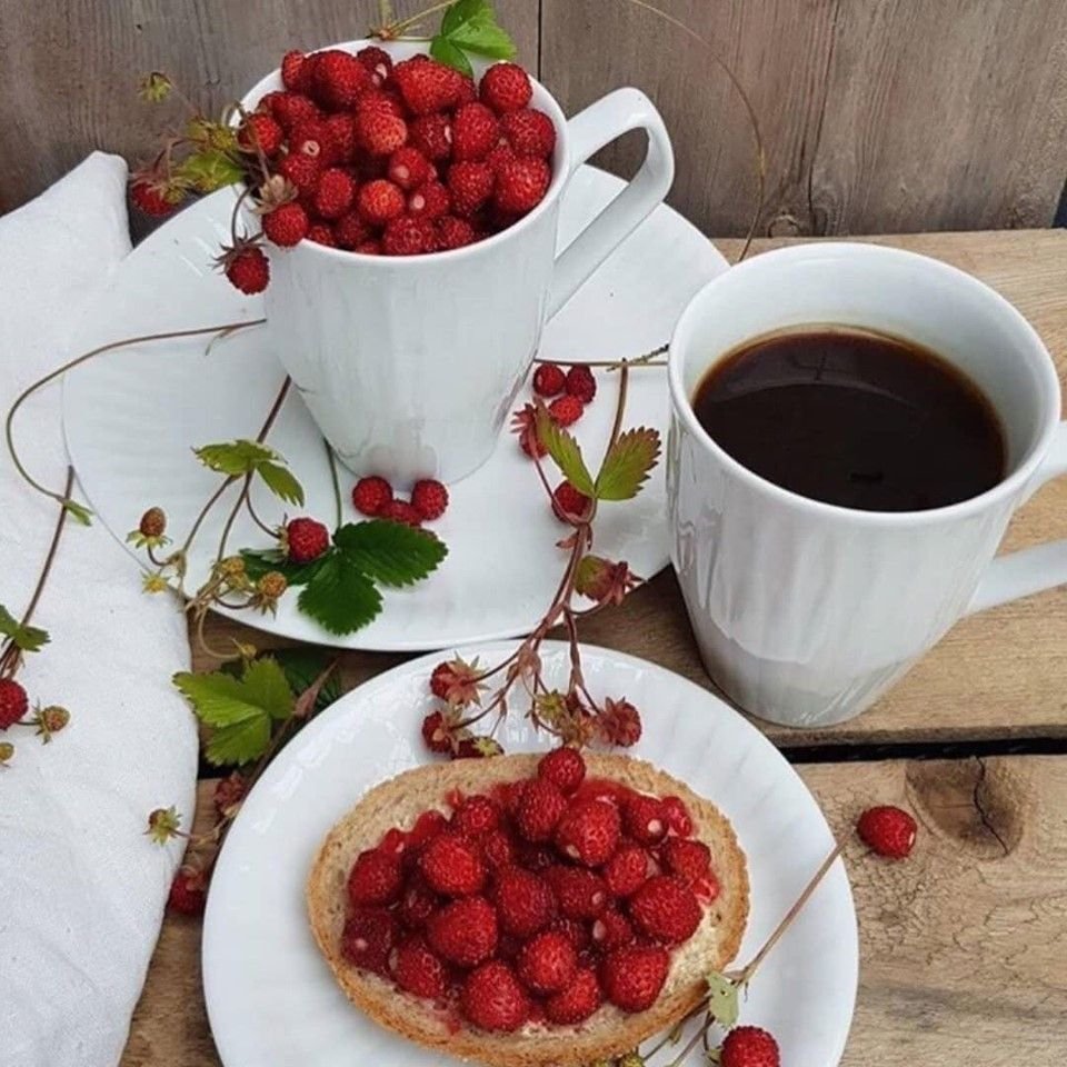 Чашечка кофе с ягодами