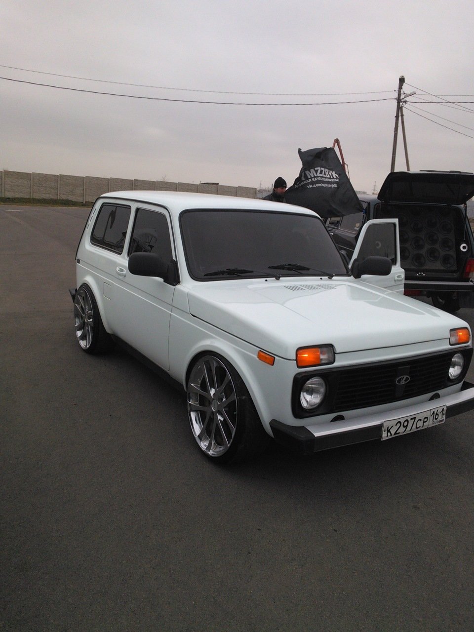 Белая Нива Урбан 2121