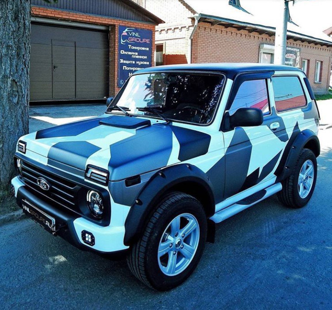 Двухцветная Нива 2121