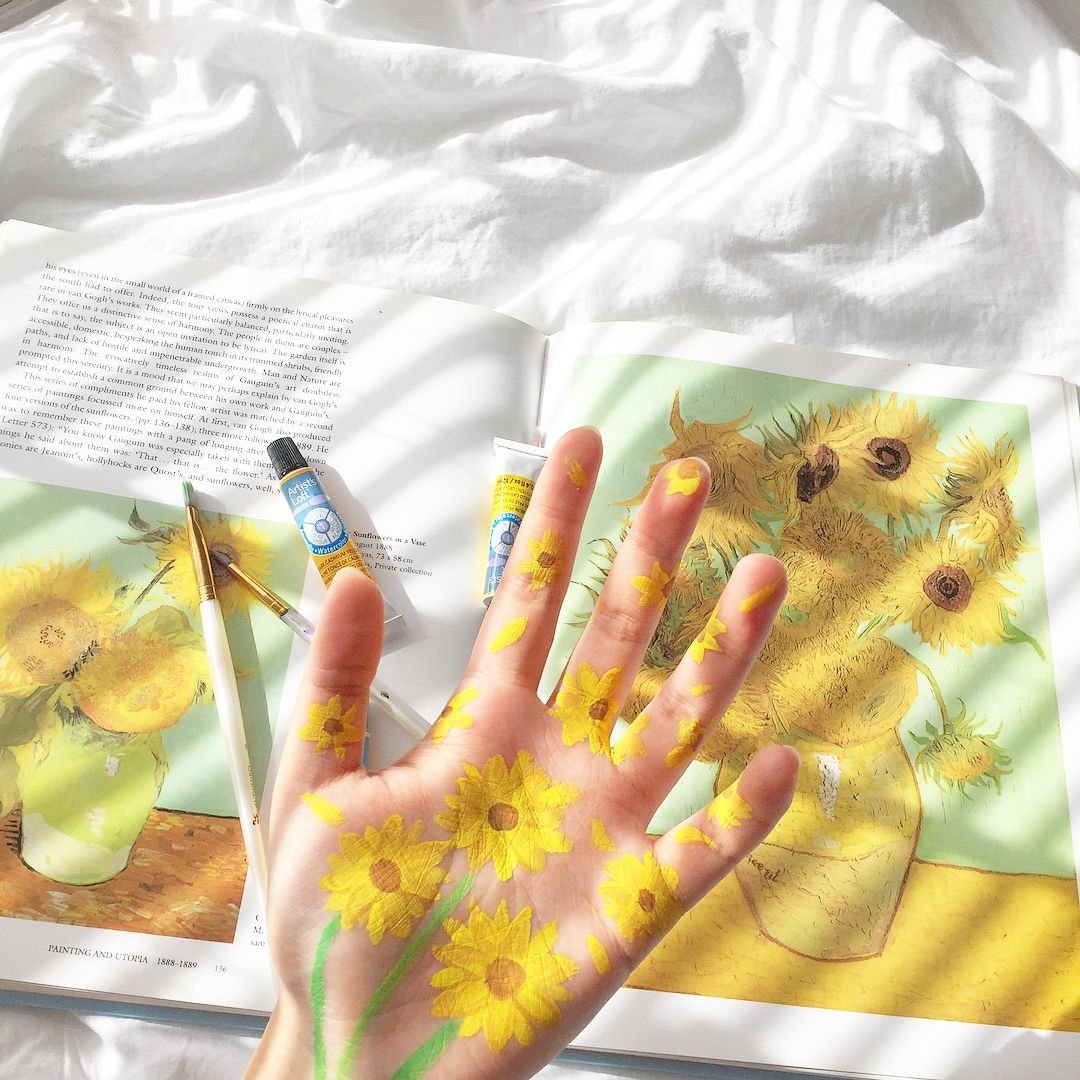 Желтая Эстетика художника