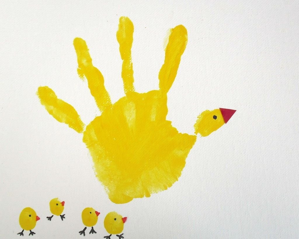 Ладошки в желтом круге