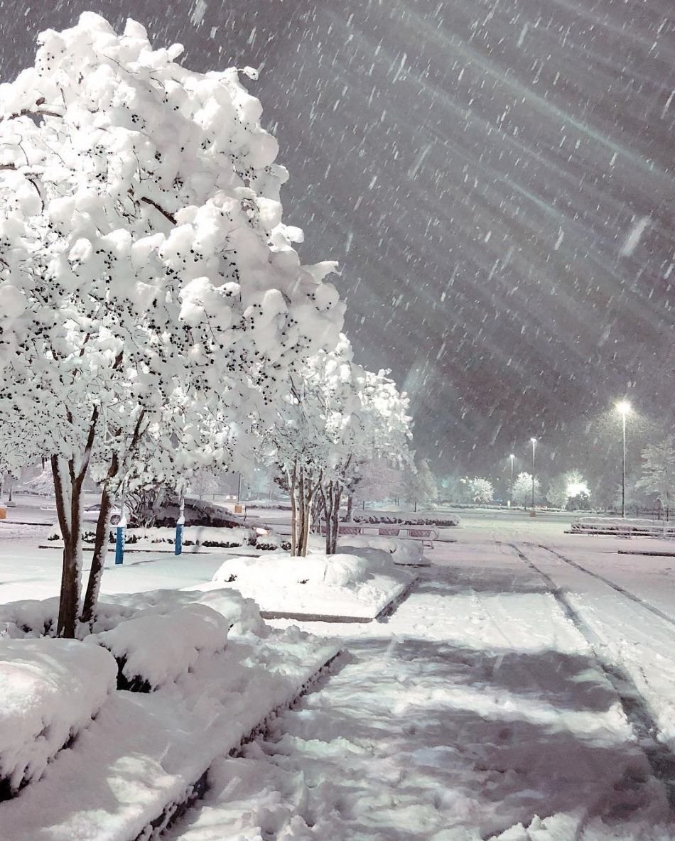 Снег идет вечером