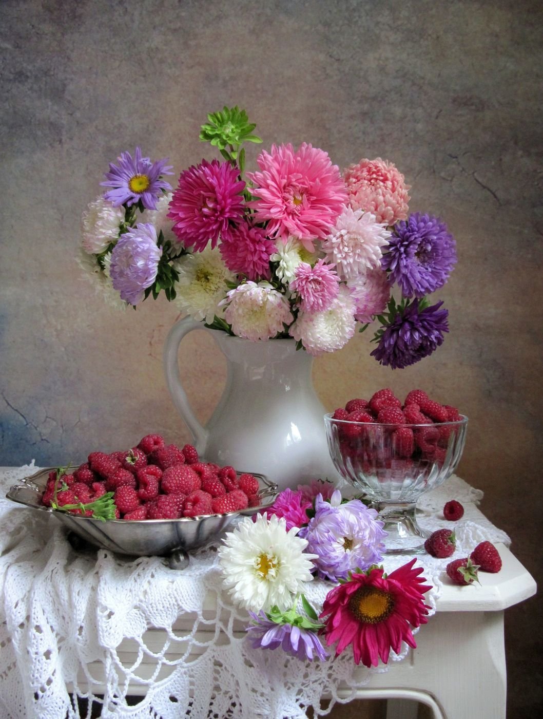 Астры в вазе