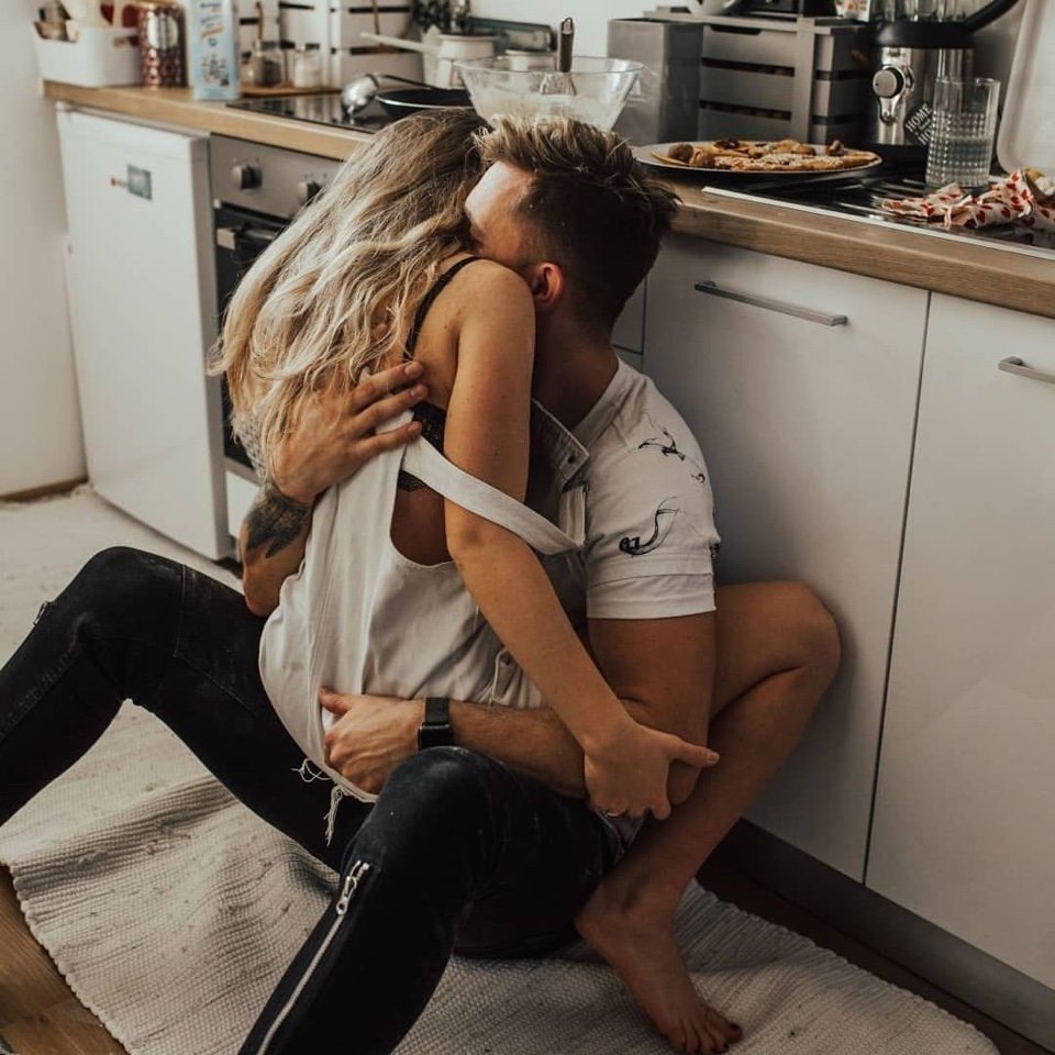 Влюбленные на кухне