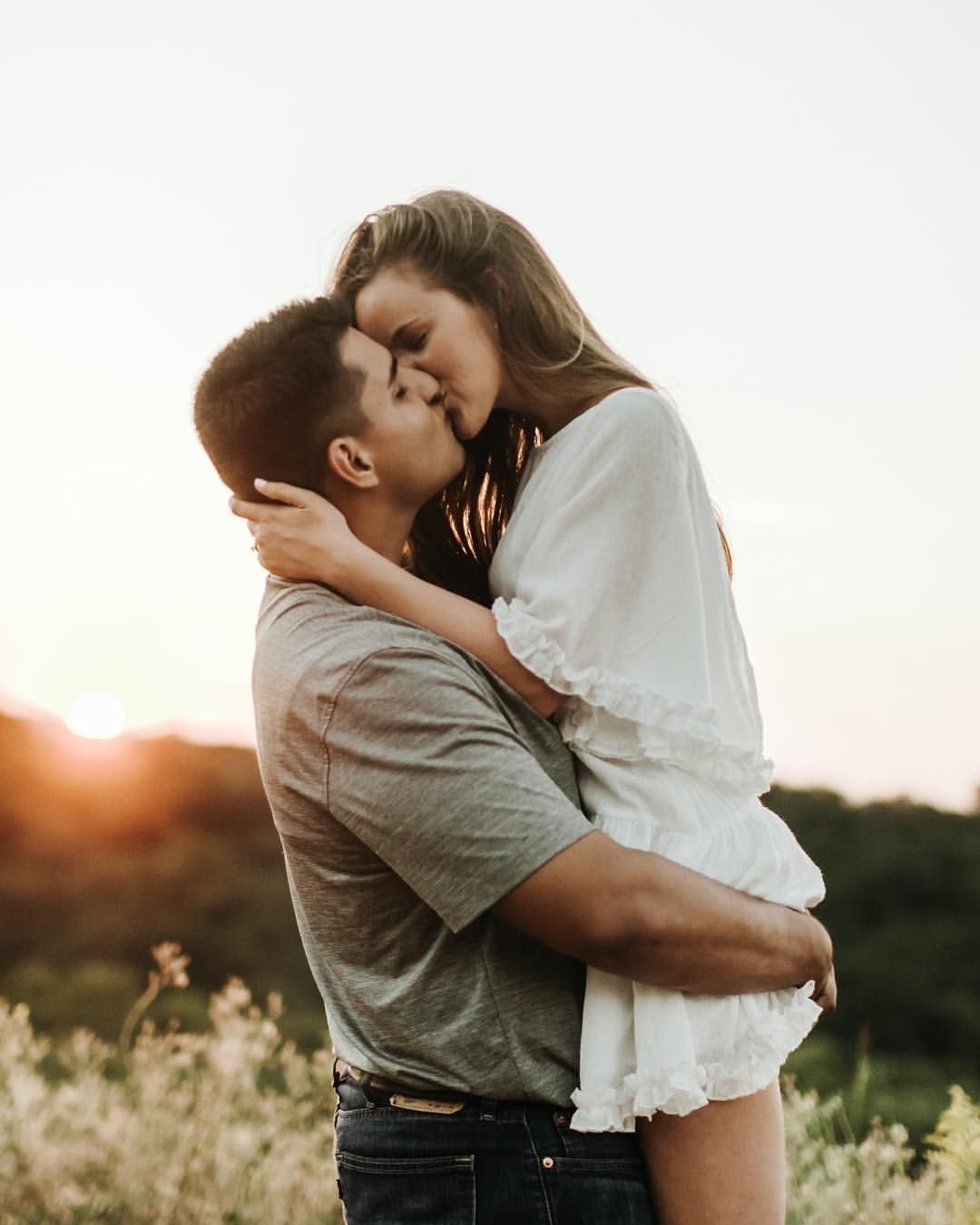 Объятия влюбленных