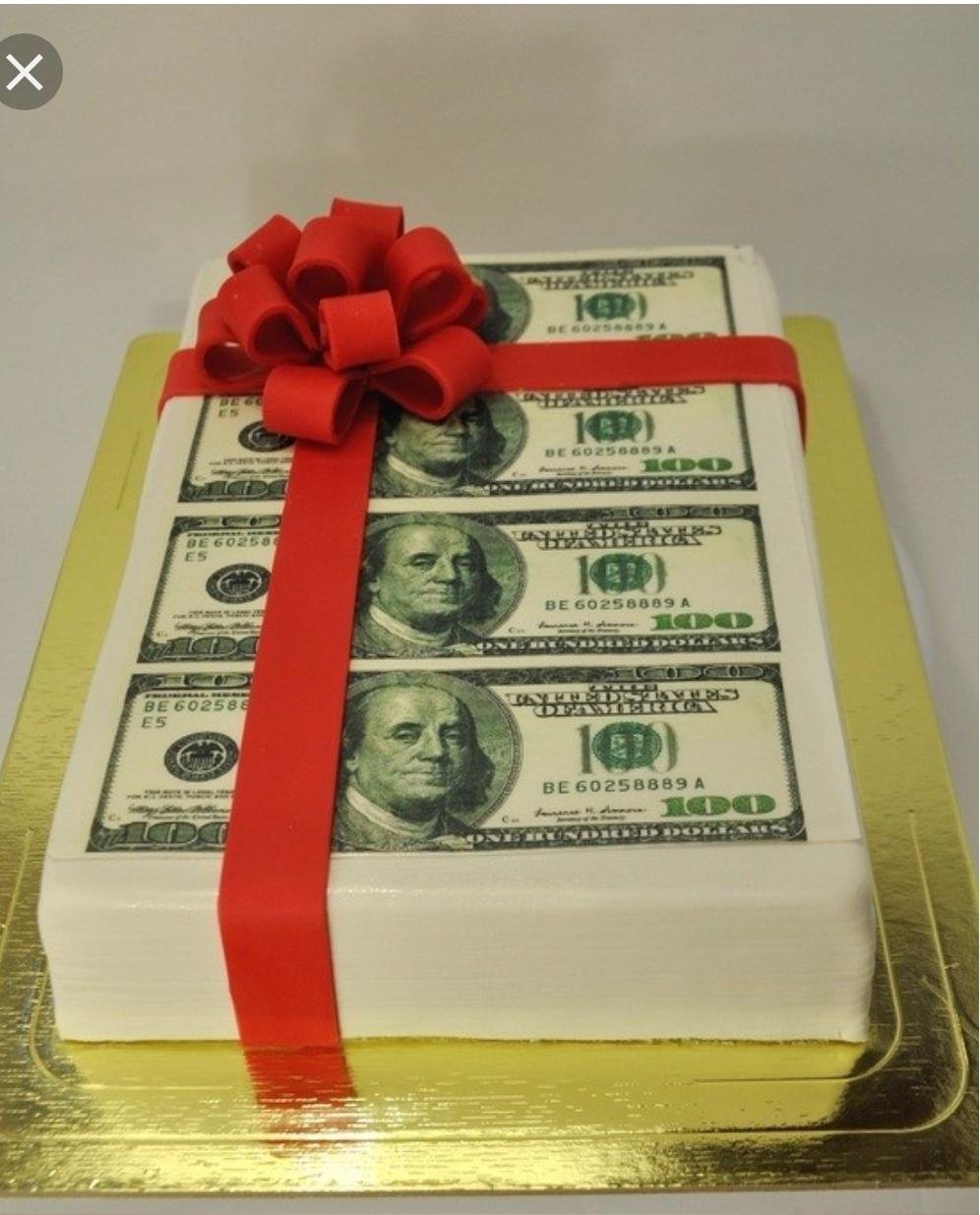 Торт в виде пачки денег