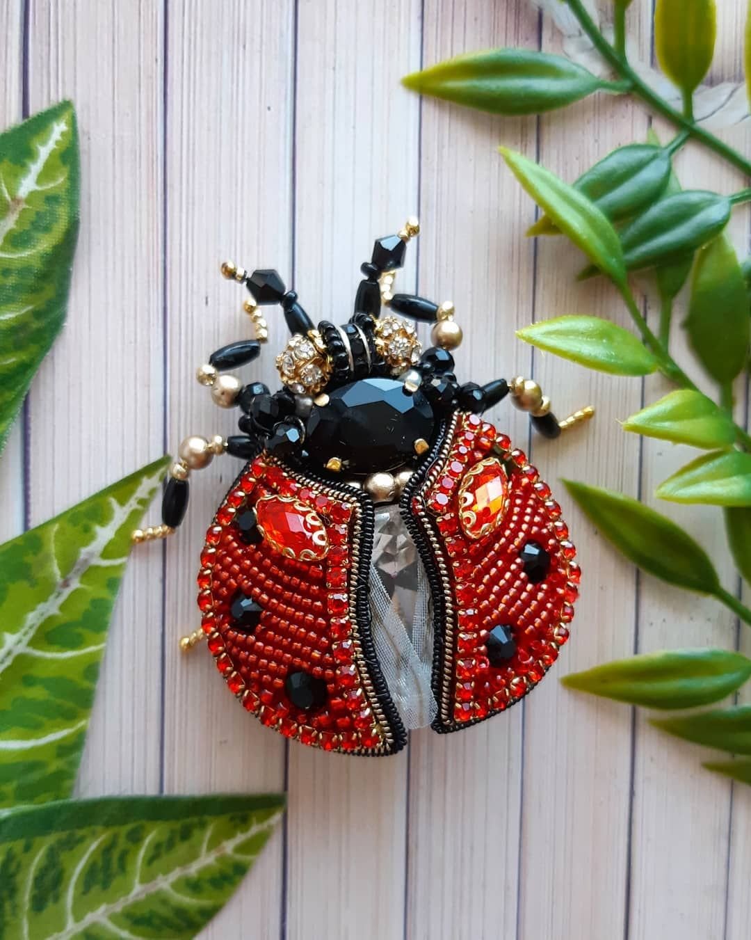 Брошь бисером насекомые