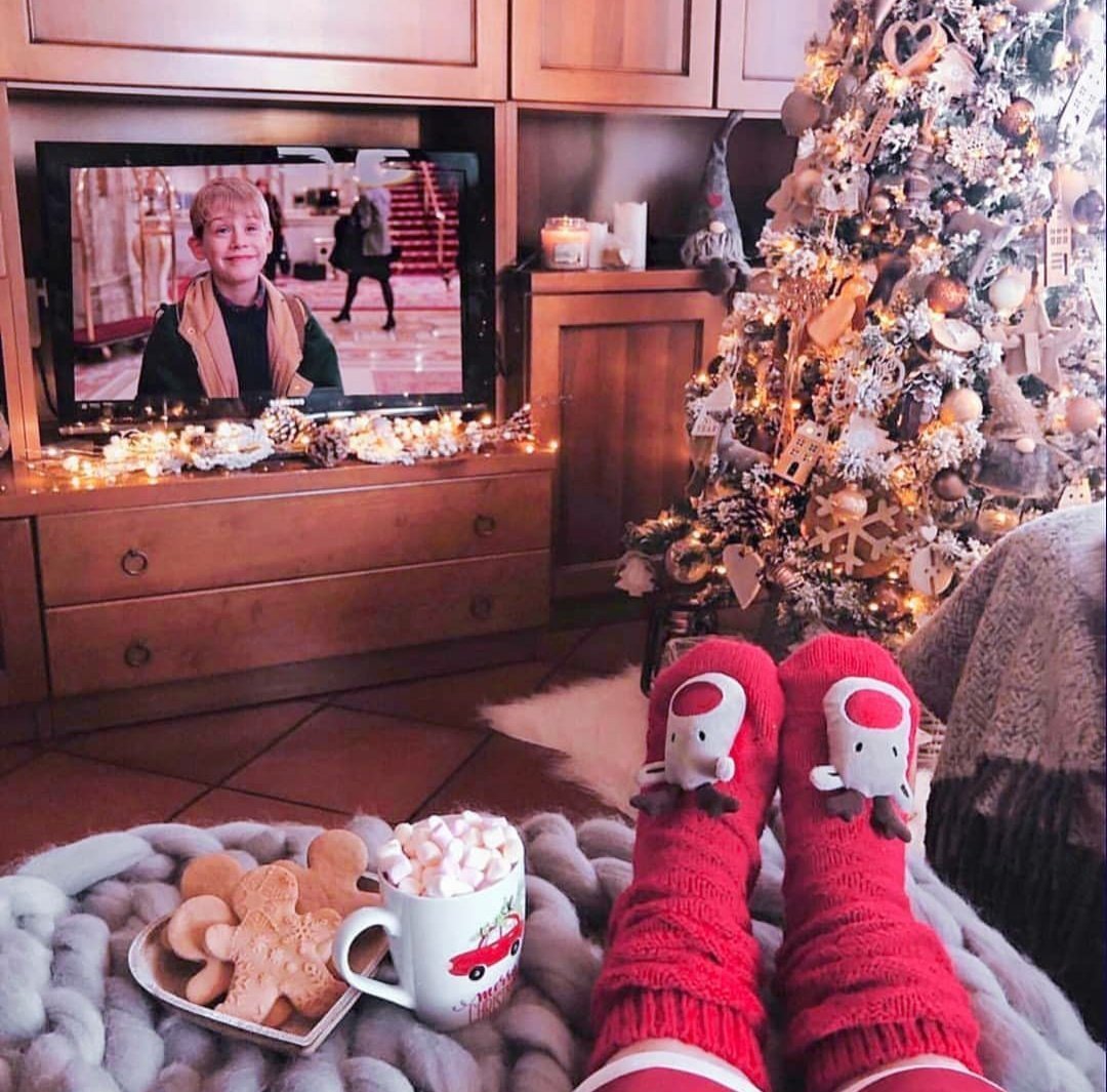 Счастливая семья в доме