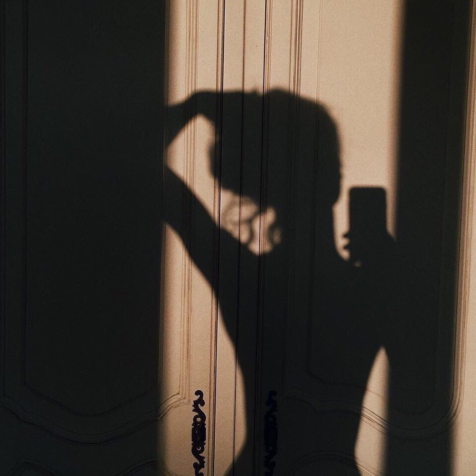 Тень девушки Эстетика