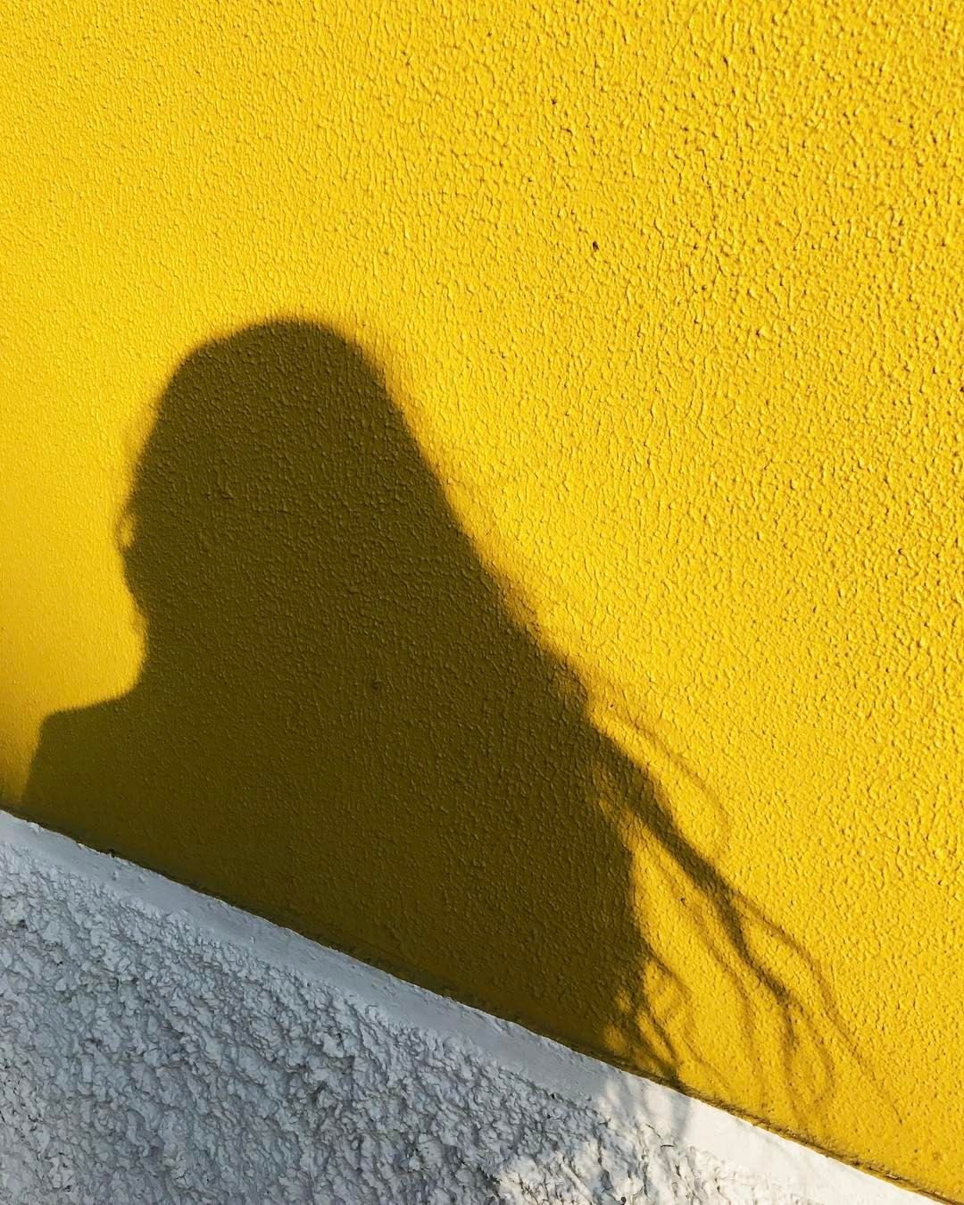 Тень на стене