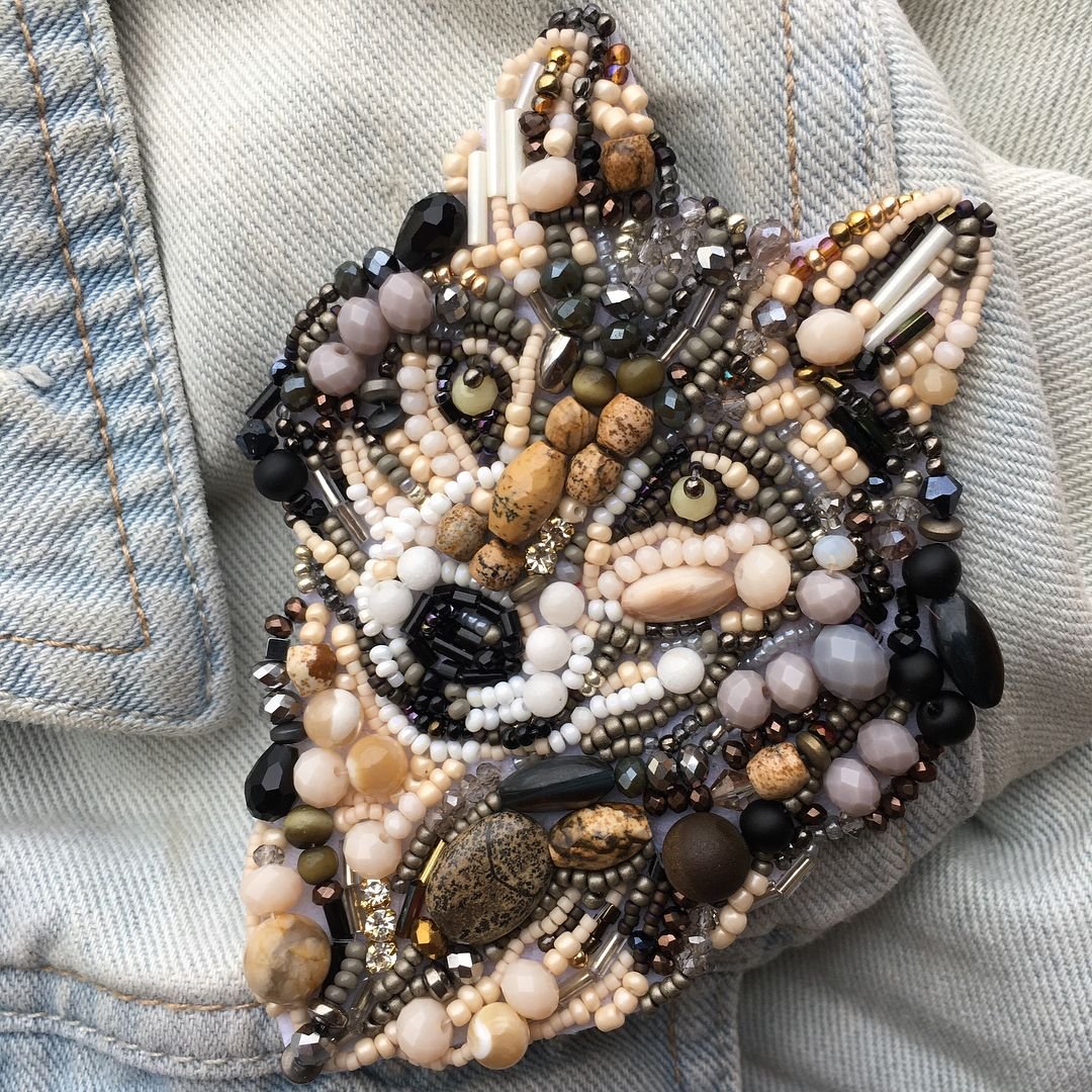 Необычные броши из бисера