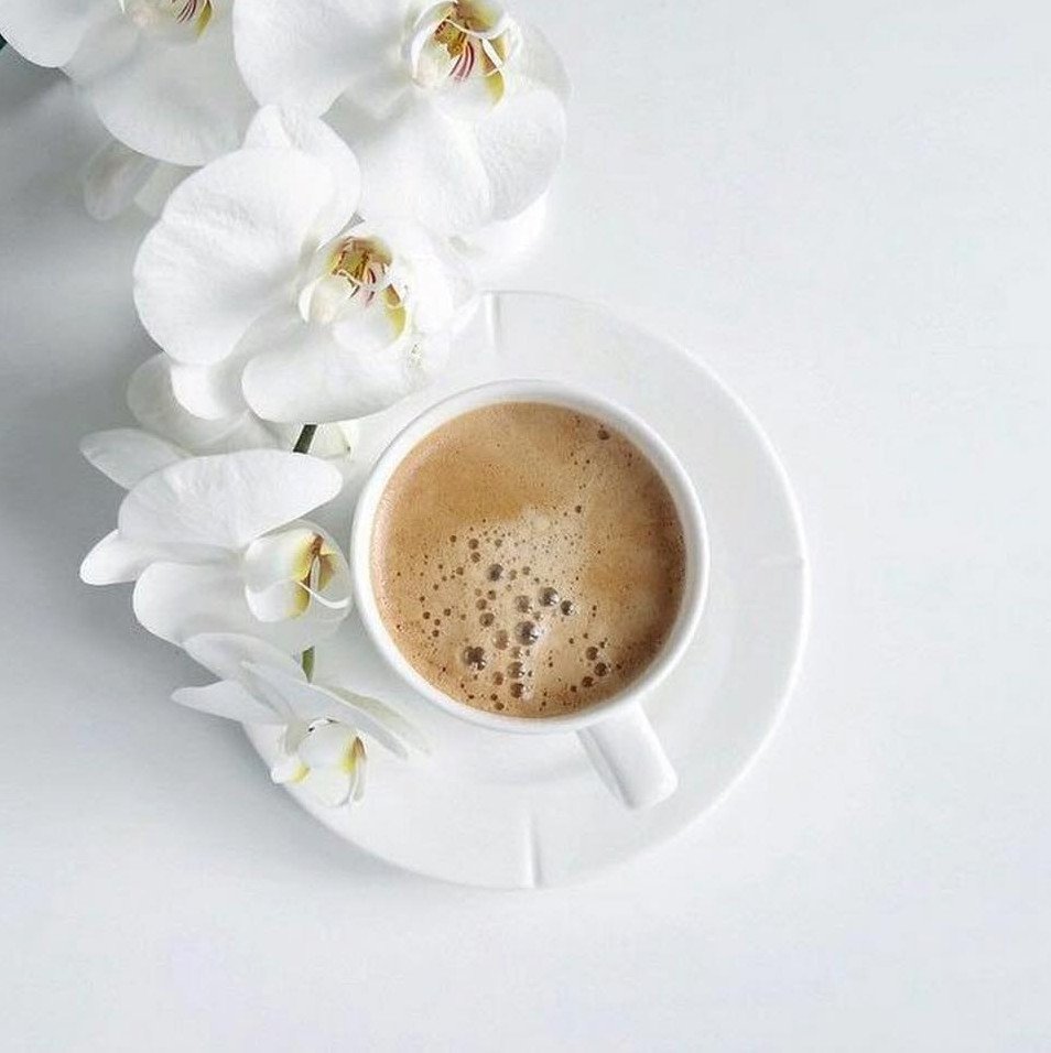 Кофе с цветами в постель