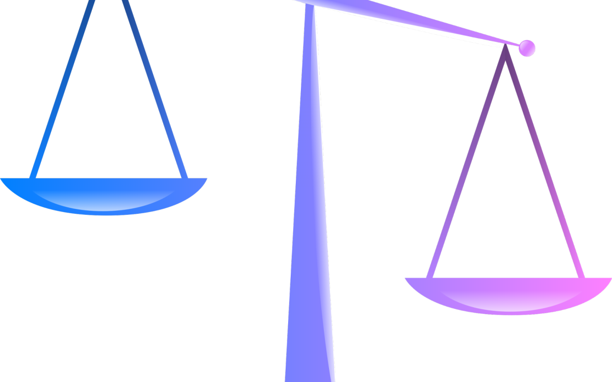 Весы на белом фоне