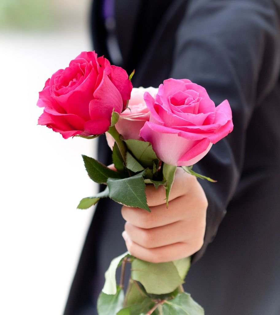 Цветы с комплиментами для женщины